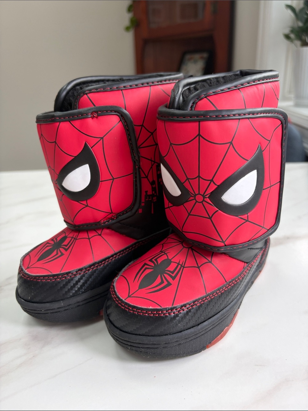 Light up Marvel Spider Man Winter Boots-- fleece Velcro toddler size 7